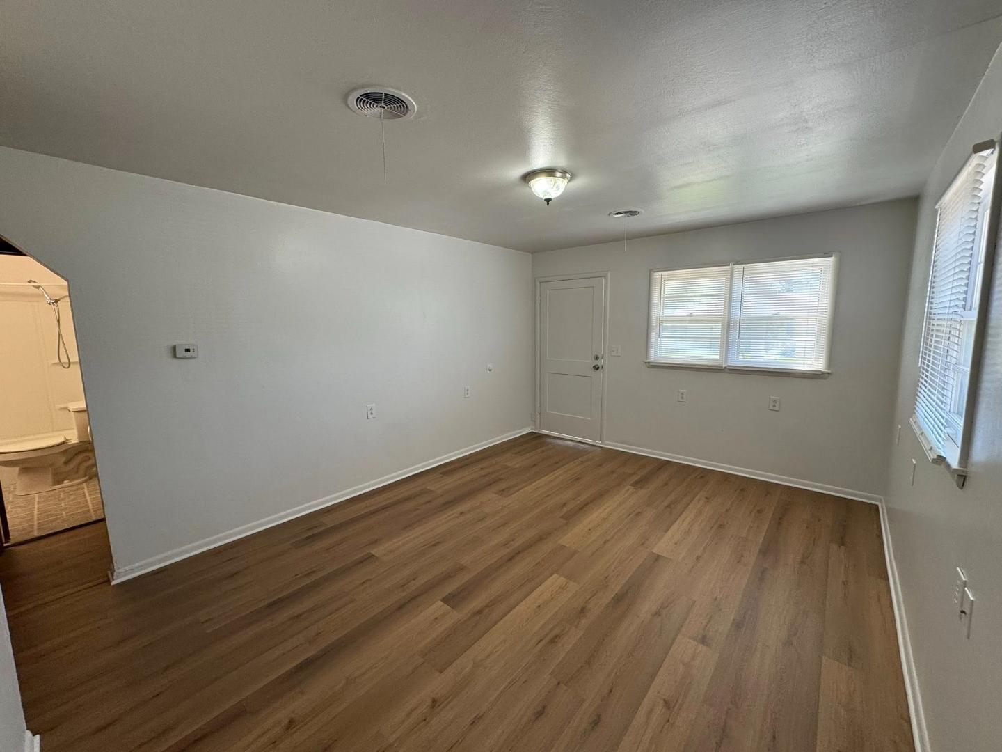610 E 15th Apt 1, photo 2